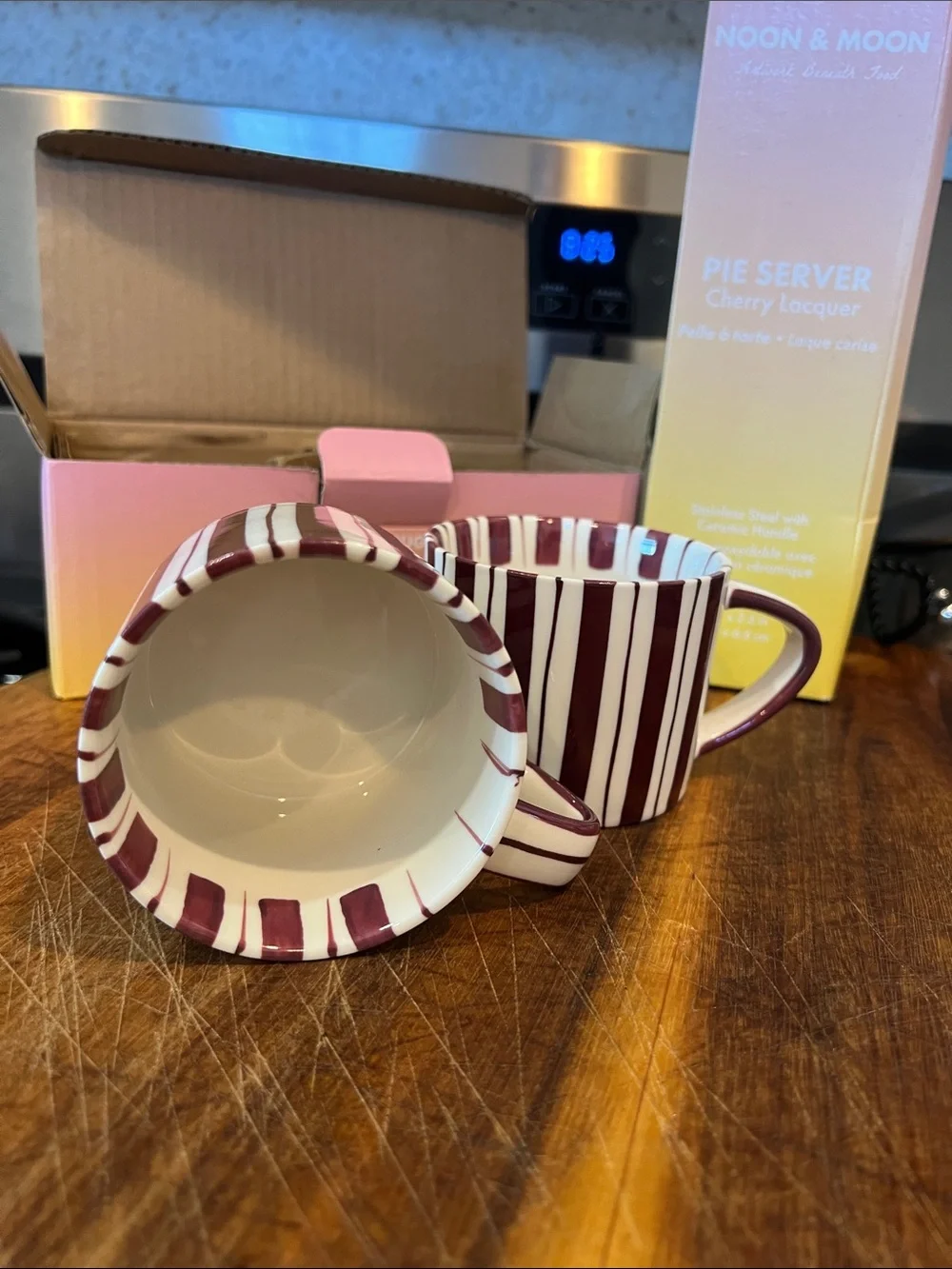 NIB Noon & Moon Cherry Lacquer Ceramic Mug Set (2) & Matching Pie Server